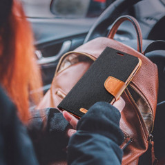 Peněženkové pouzdro CANVAS Book na Apple iPhone 16 Černý