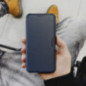 Peněženkové pouzdro Razor Book na Apple iPhone 17 Pro Max Uhlíkové vlákno, Karbonový vzor  Modrý